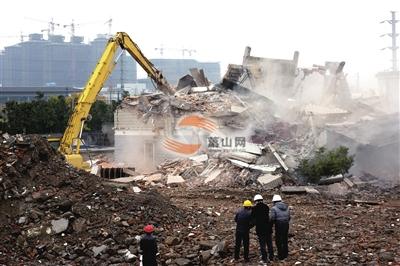 福建拆遷系列之：二審撤銷一審判決 責(zé)令其重審違法發(fā)放規(guī)劃許可案         